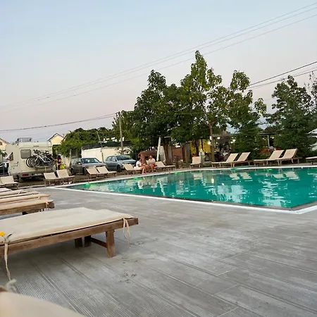 Windmill Caravans Tatil Evi Shkodër